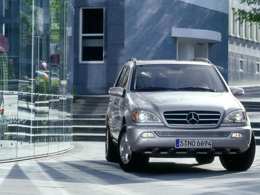  Mercedes-Benz ML500 2001 года  (фото 11 из 17)